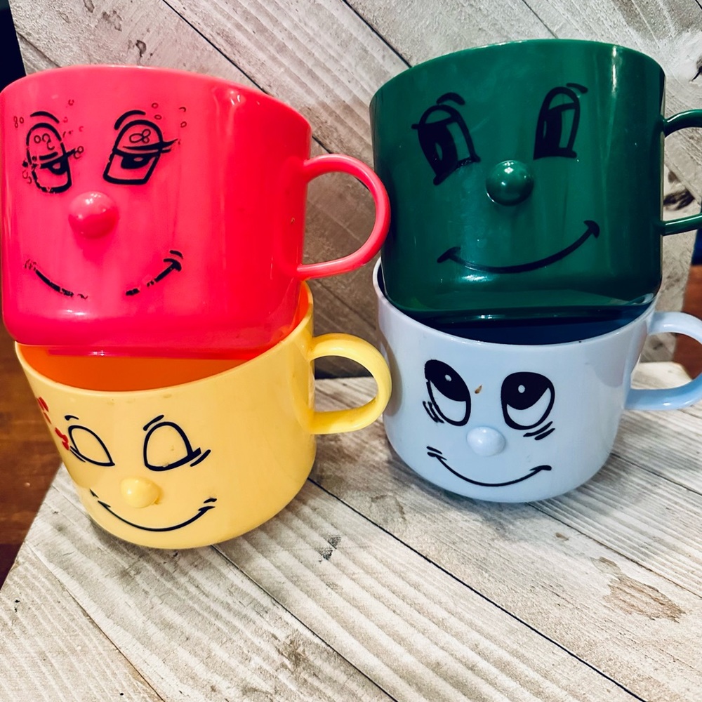 Vintage‎ Plastic Face Mugs Set of 4 3D Nose Colorful Retro Kids Cups Multi Color
